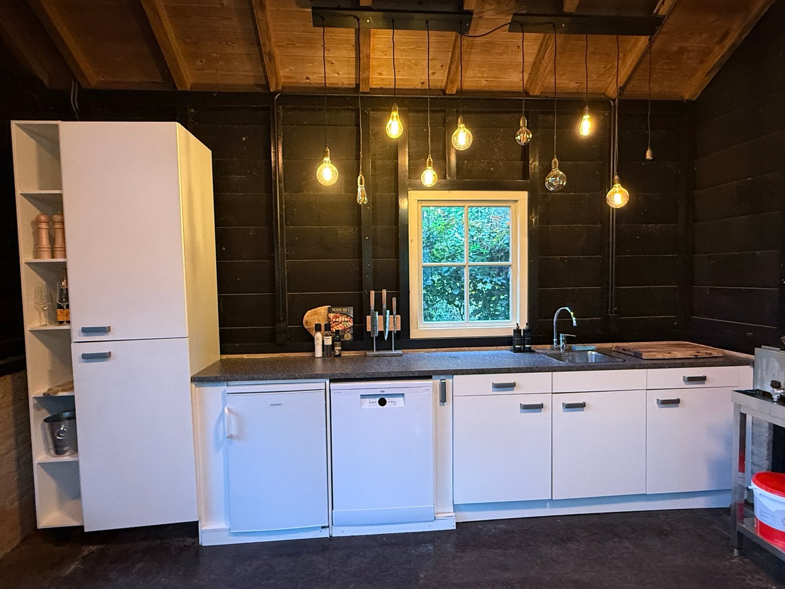 Complete bijkeuken 425 cm incl. koelkast & vaatwasser, Ophalen, Gebruikt, Wit, Enkelwandige keuken