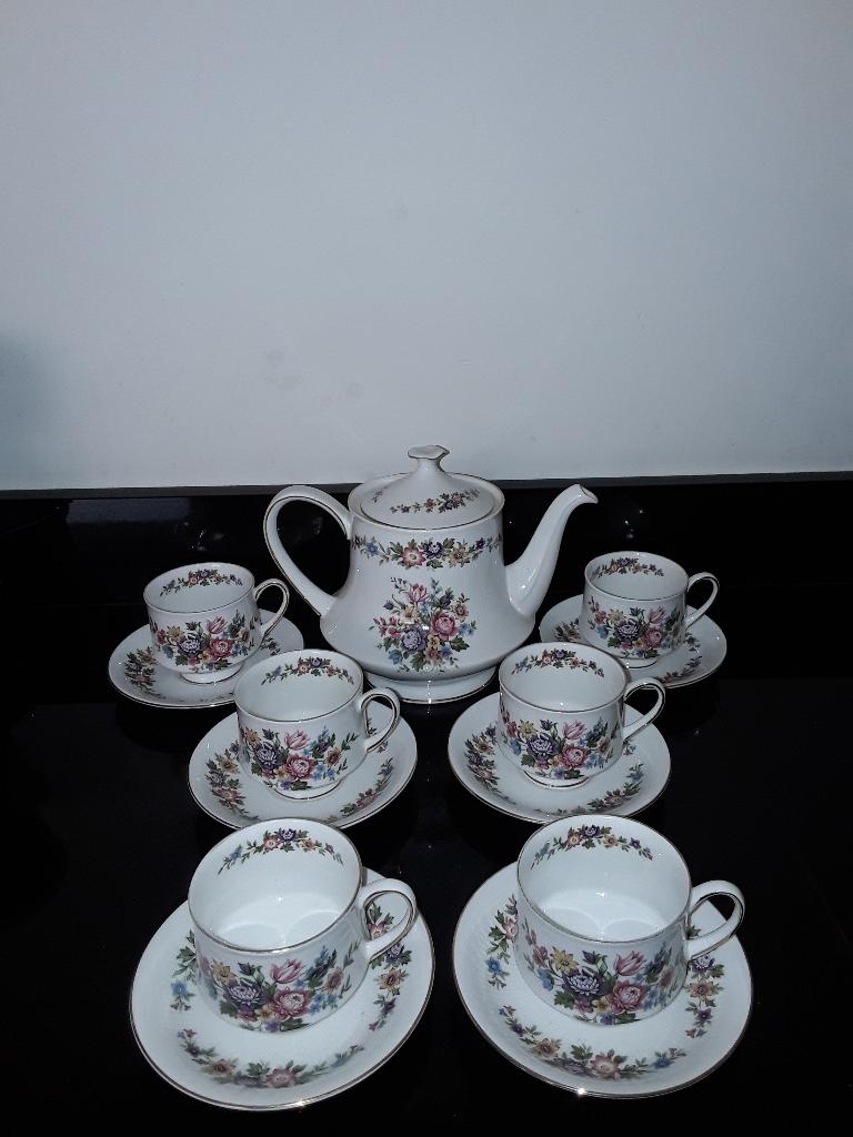 Engels Paragon 6pers theeservies vol bloemen Lavinia, Antiek en Kunst, Antiek | Servies los, Verzenden