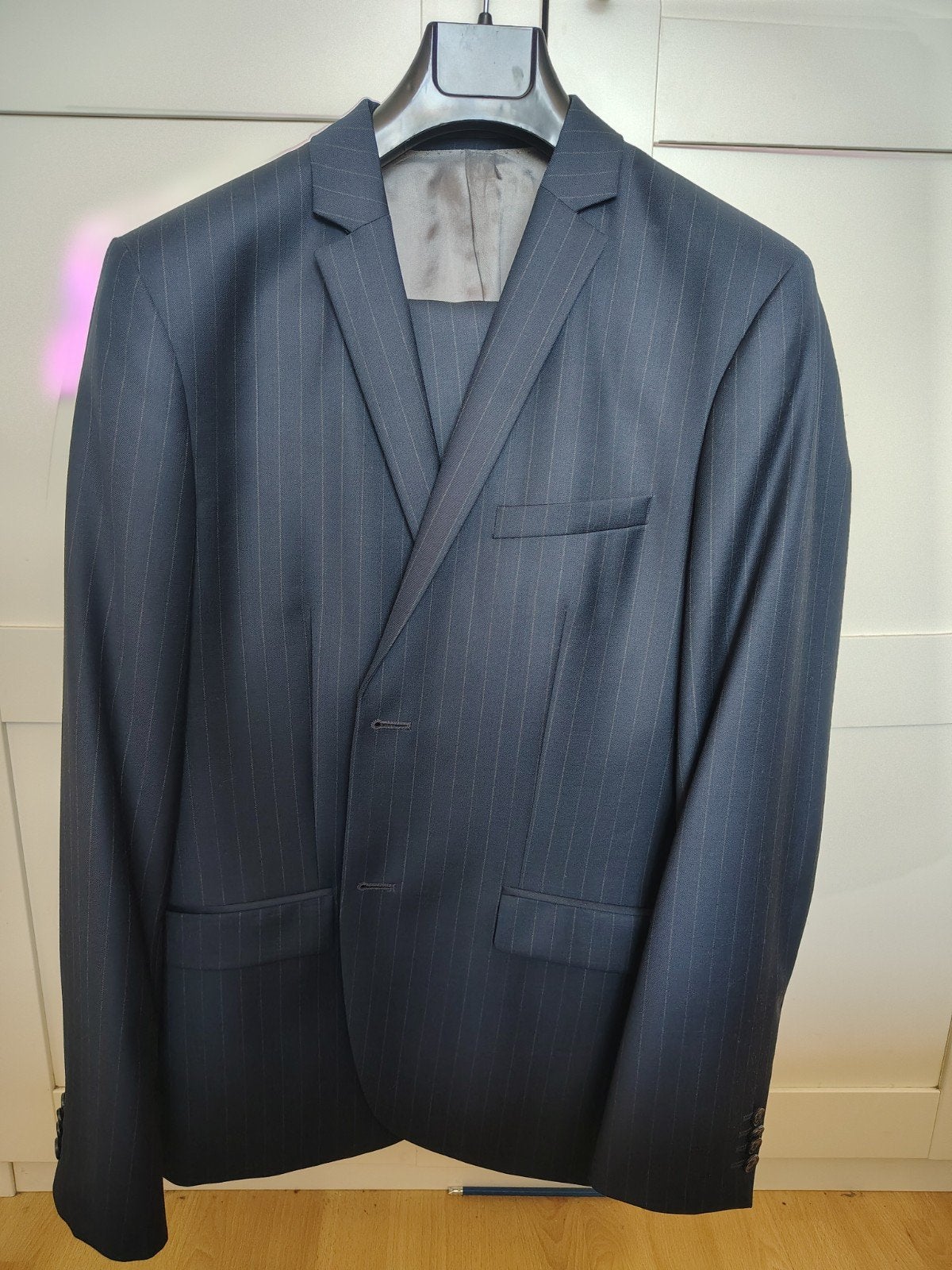 Blauw wollen pak/kostuum h&m met fijne krijtstreep, Maat 52/54 (L), Blauw, Nieuw, Ophalen of Verzenden