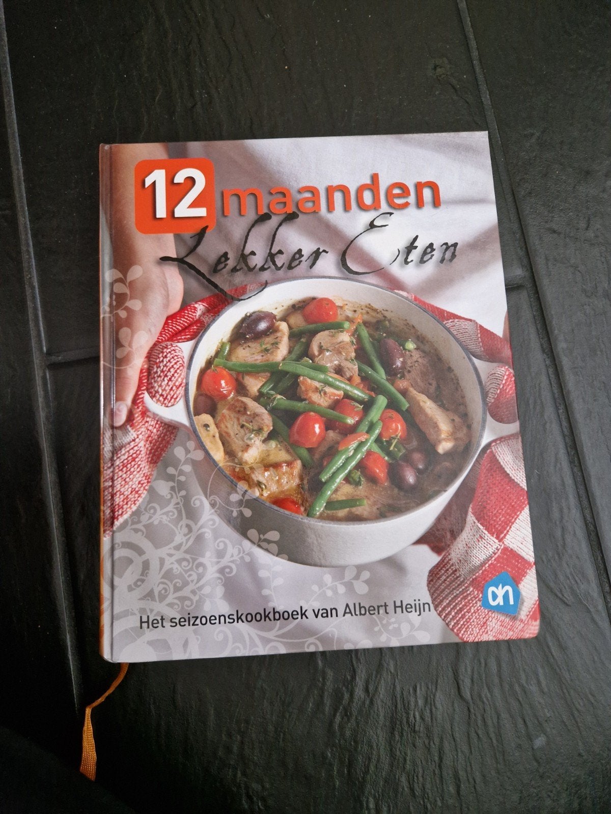 12 maanden Lekker Eten - Het seizoenskookboek, Boeken, Voorgerechten en Soepen, Albert Heijn, Ophalen of Verzenden, Zo goed als nieuw