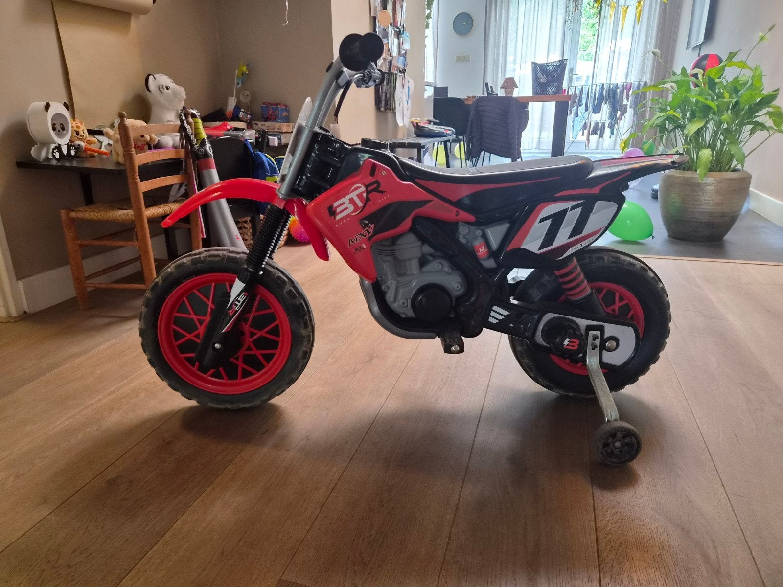 Injusa kinder elektrische crossmotor Thunder 12V, Gebruikt
