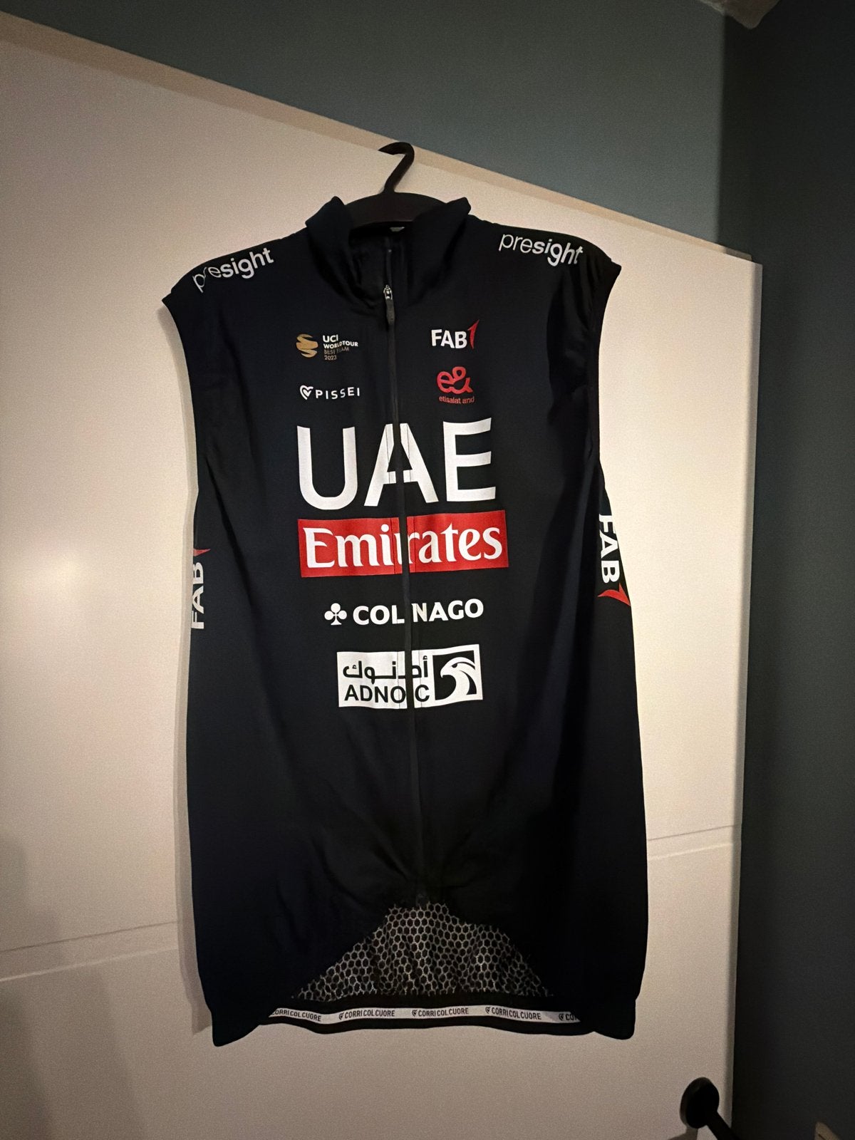 UAE Emirates Wielrenvest Maat L, Verzenden, Zo goed als nieuw