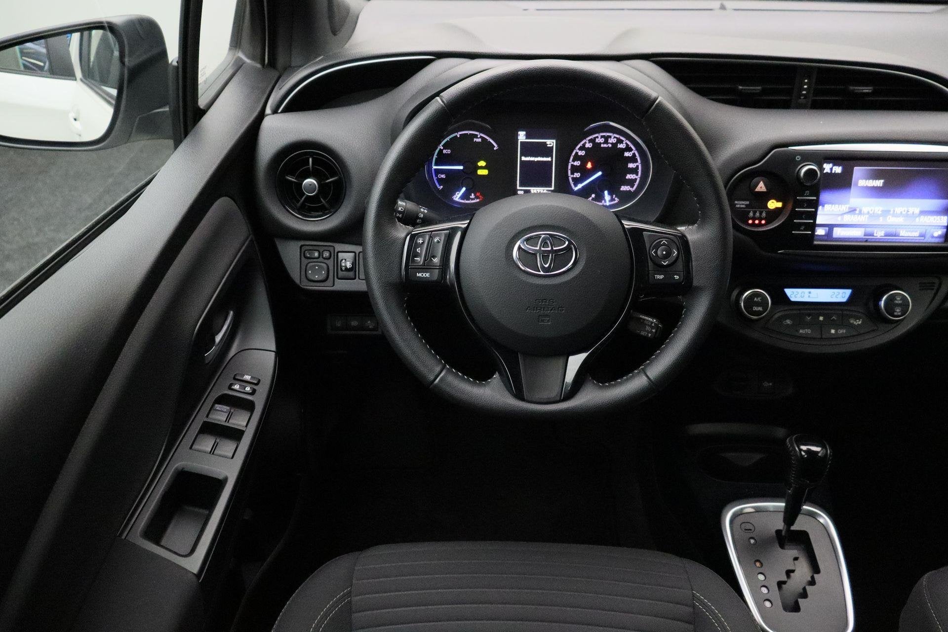 Toyota Yaris 1.5 Hybrid Y20 Gold Edition 2018 | Trekhaak | A, Auto's, Euro 6, 4 cilinders, Wit, Bedrijf
