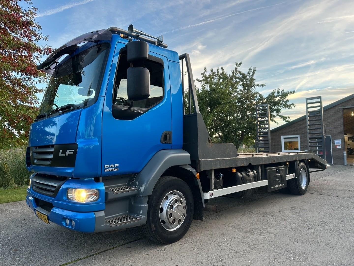 DAF FA LF55 .220 / NL TRUCK / EURO 5 / MACHINETRANSPORT / 12, Automaat, Euro 5, Achterwielaandrijving, Blauw
