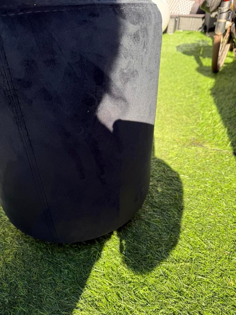 Zwarte velvet poef, Ophalen of Verzenden, Zo goed als nieuw, Rond, Minder dan 50 cm