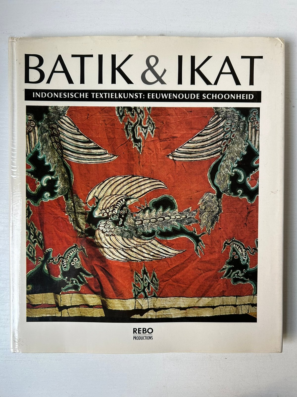 BATIK EN IKAT. Indonesische textielkunst., Boeken, Ophalen of Verzenden, Gelezen