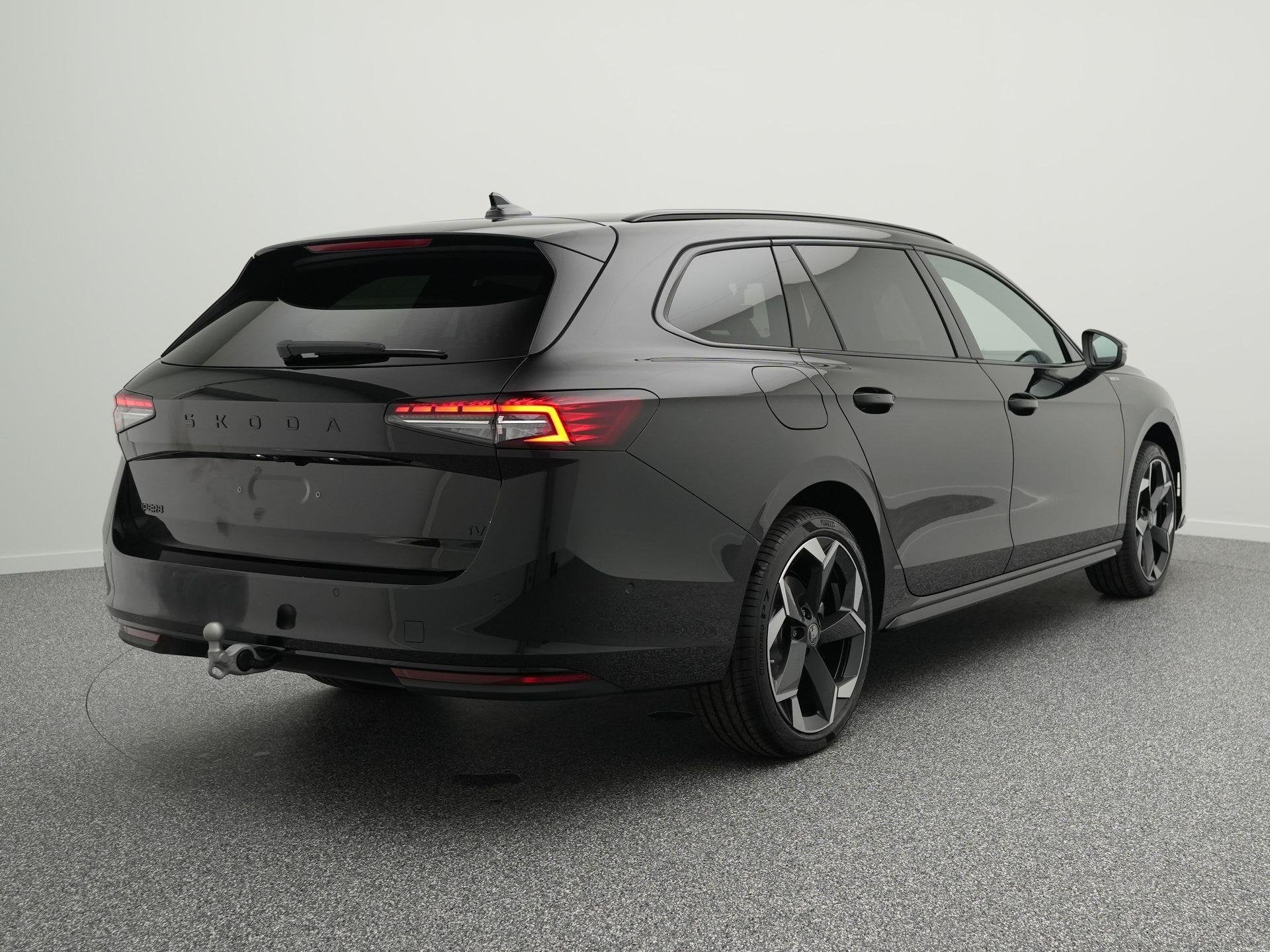 Skoda Superb combi Sportline Business 1.5 TSI PHEV | Panoram, 1498 cc, 4 cilinders, Plug-in hybride, Nieuw