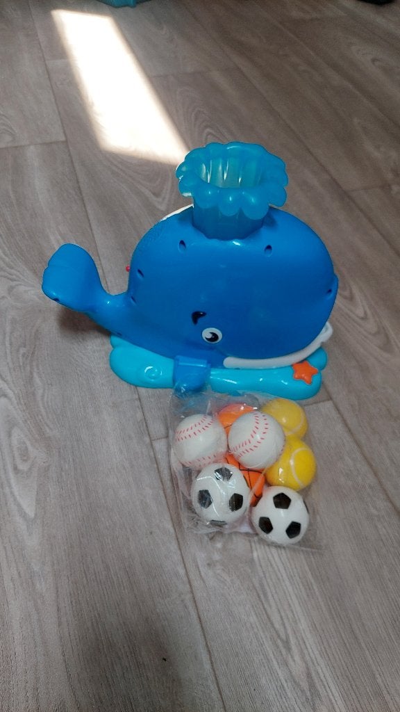 Walvis met geluid en balletjes, Ophalen of Verzenden, Gebruikt, Met licht