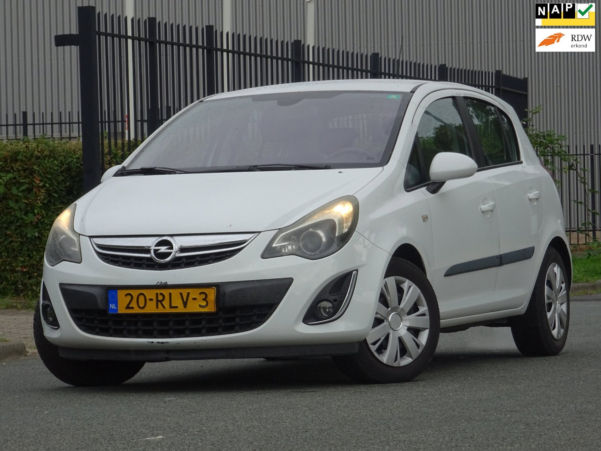 Opel Corsa 1.4-16V Cosmo 5DRS NAP/NAVI/AIRCO/CRUISE/PDC/APK, Voorwielaandrijving, Gebruikt, 1398 cc, 4 cilinders