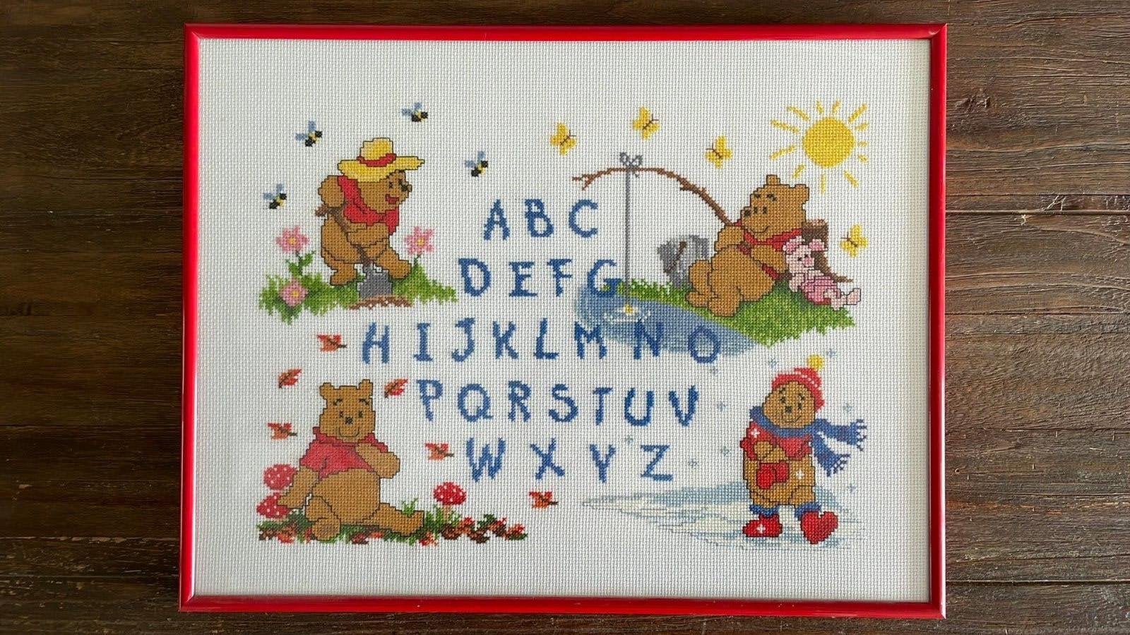 Winnie the Pooh borduurwerk alfabet/4 jaargetijden, Ophalen of Verzenden, Zo goed als nieuw, Overige typen