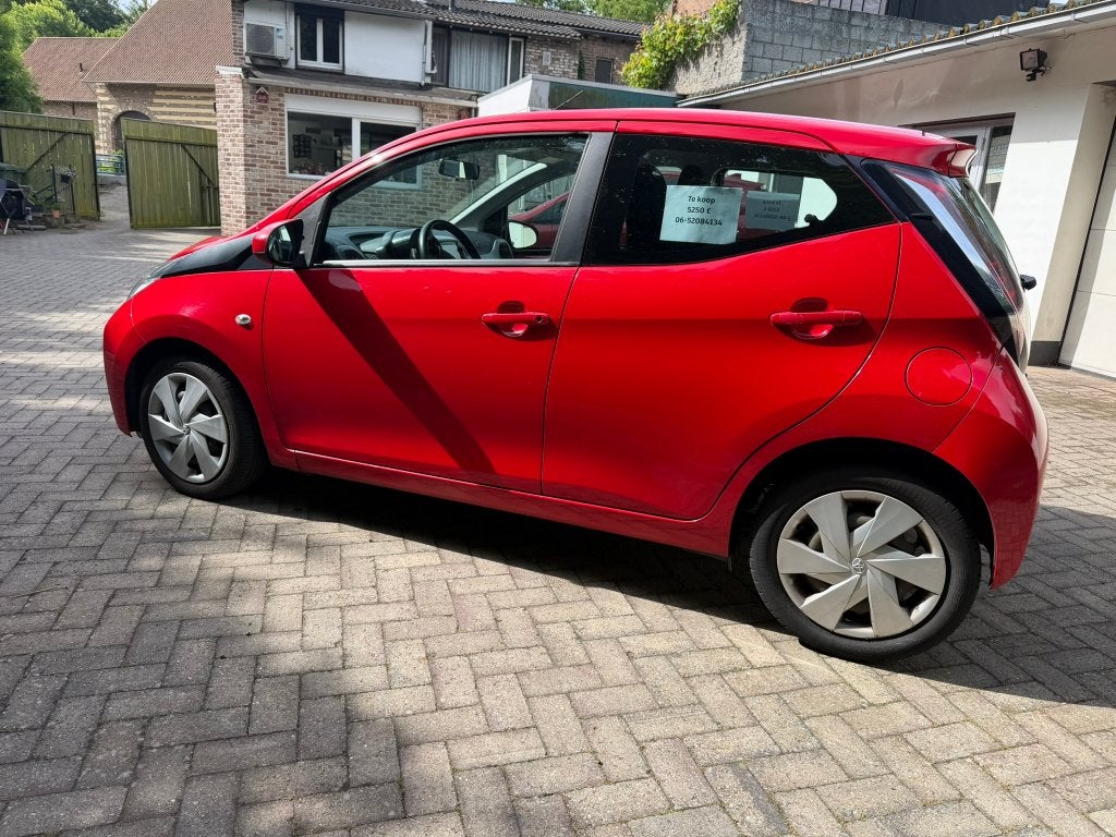 Toyota Aygo 1.0 12V Vvt-i Ddrs 2015 Rood, Voorwielaandrijving, Stof, 4 stoelen, Origineel Nederlands