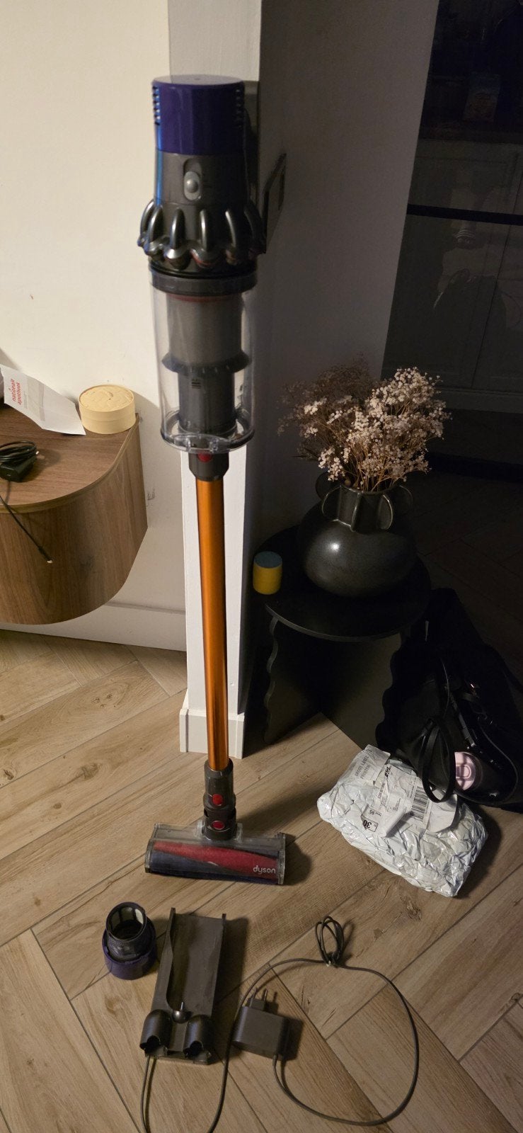 Foto 3 van Dyson V10 Steelstofzuiger - Accu dient vervangen te worden