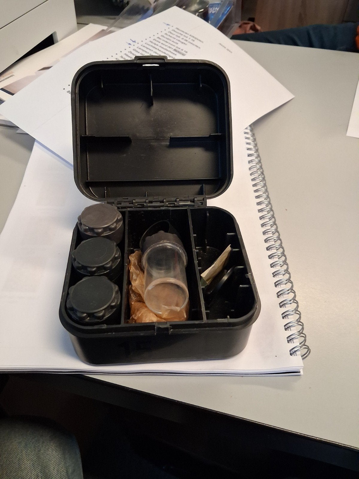 Foto 2 van Vintage BIOLAM Biologische Microscoop met Koffer