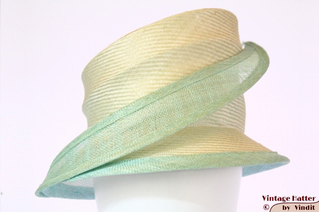 mooie Dameshoed Whiteley geel groen sinamay sisal 57 nieuw, Geel, Nieuw, Ophalen of Verzenden, Accessoires