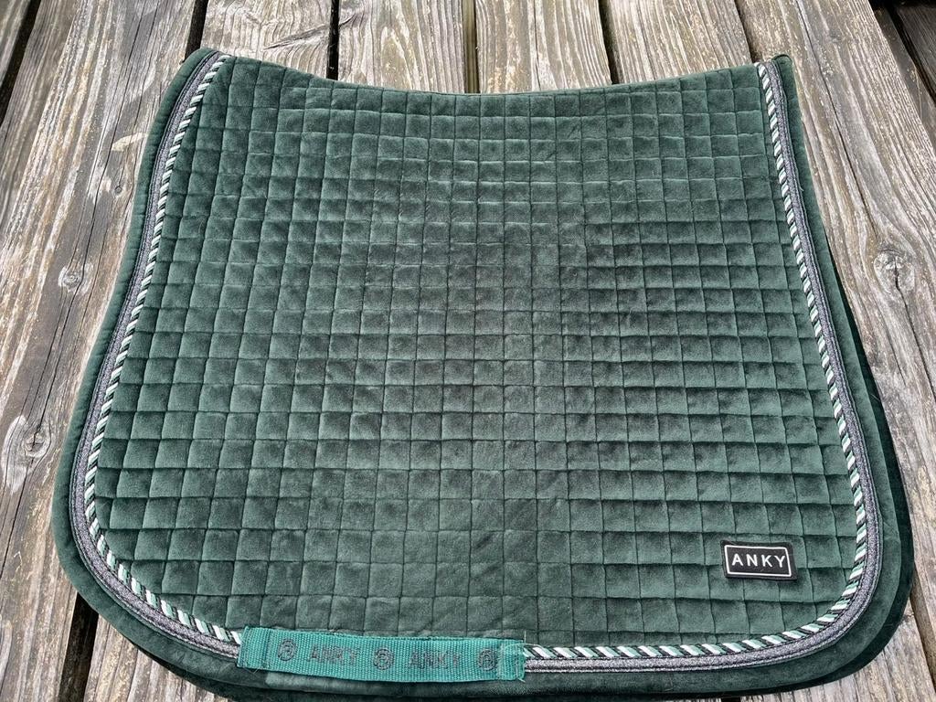 Anky dressuurdekje velvet groen. Full, Dieren en Toebehoren, Paarden en Pony's | Dekens en Dekjes, Ophalen, Zo goed als nieuw