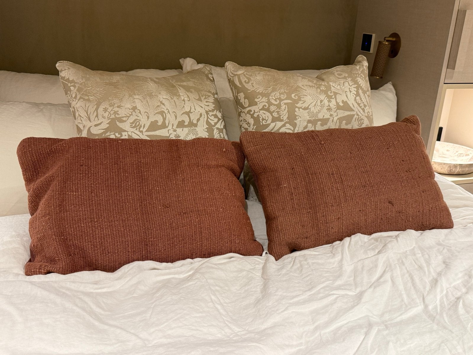 2x Bordeaux Rood Kussen 60x40 cm, Gebruikt, Ophalen of Verzenden, Sierkussen, Rechthoekig