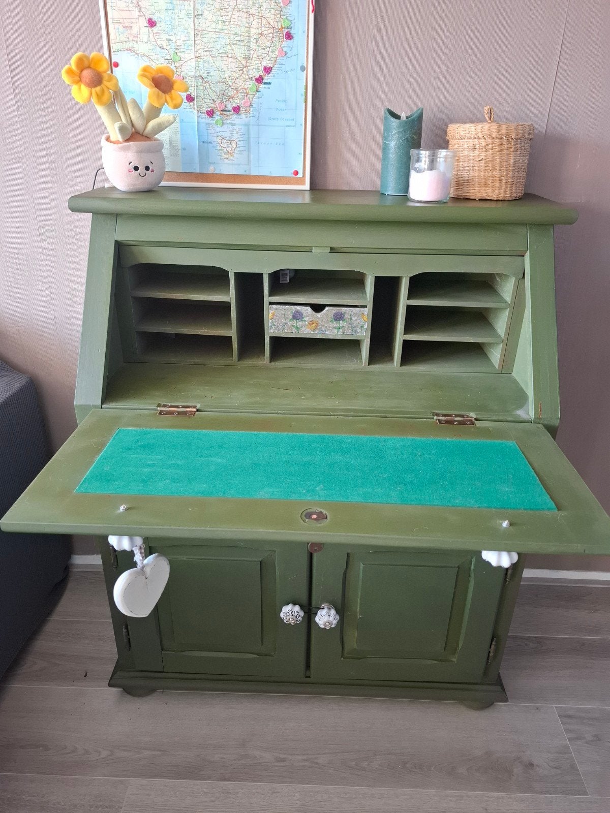 Opknapper: Groen secretaire met krijtverf, Ophalen