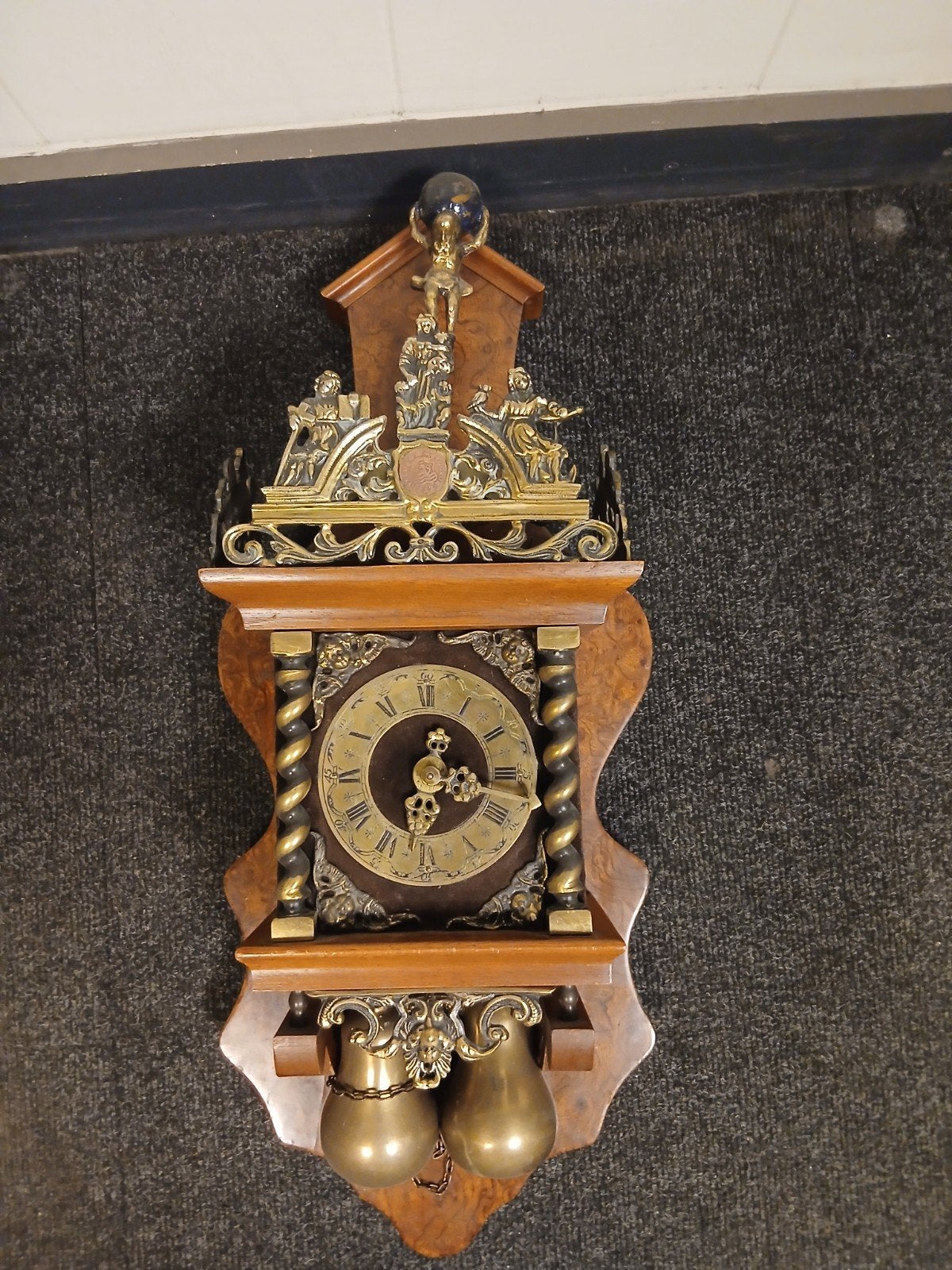 Antieke Zaanse Klok met Atlas en Bellen, Ophalen of Verzenden