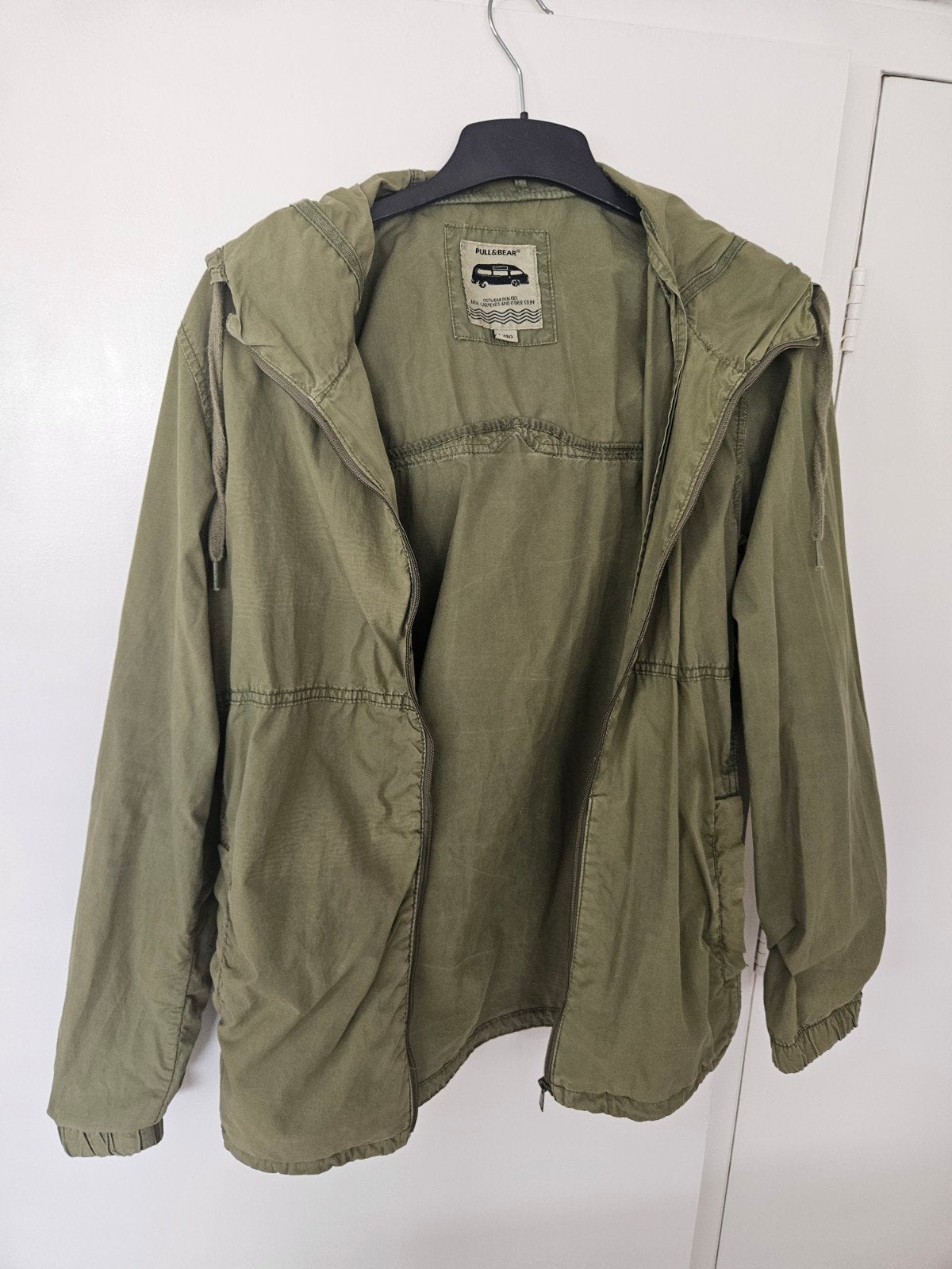 tussenjas khaki mt L40 zgan, Pull & Bear, Ophalen of Verzenden, Zo goed als nieuw, Maat 38/40 (M)