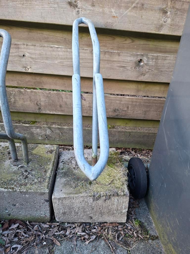 Fietsenrek van metaal en beton, 3 stuks, Ophalen