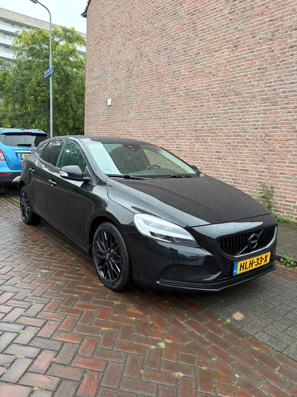 VOLVO V40 T2 122pk VOLLEDIG ZWART!, Voorwielaandrijving, Stof, 4 cilinders, Handgeschakeld