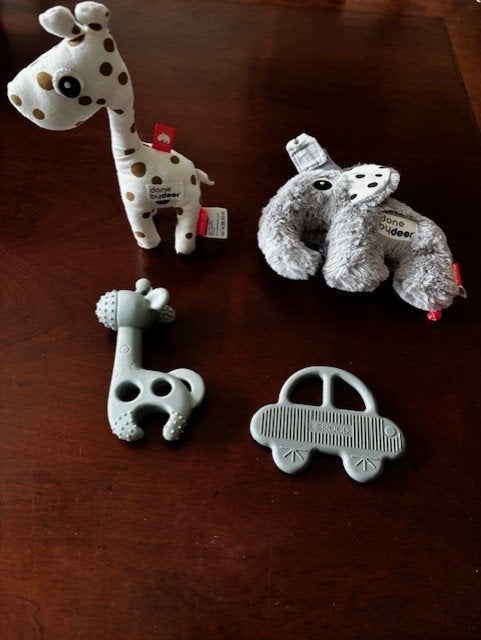 Een set babyspeelgoed met items van Done by Deer en Liewood, Ophalen of Verzenden, Overige typen