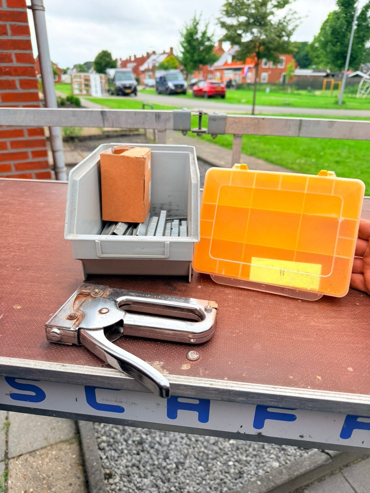 • handmatige handtacker van het merk Arrow., Ophalen