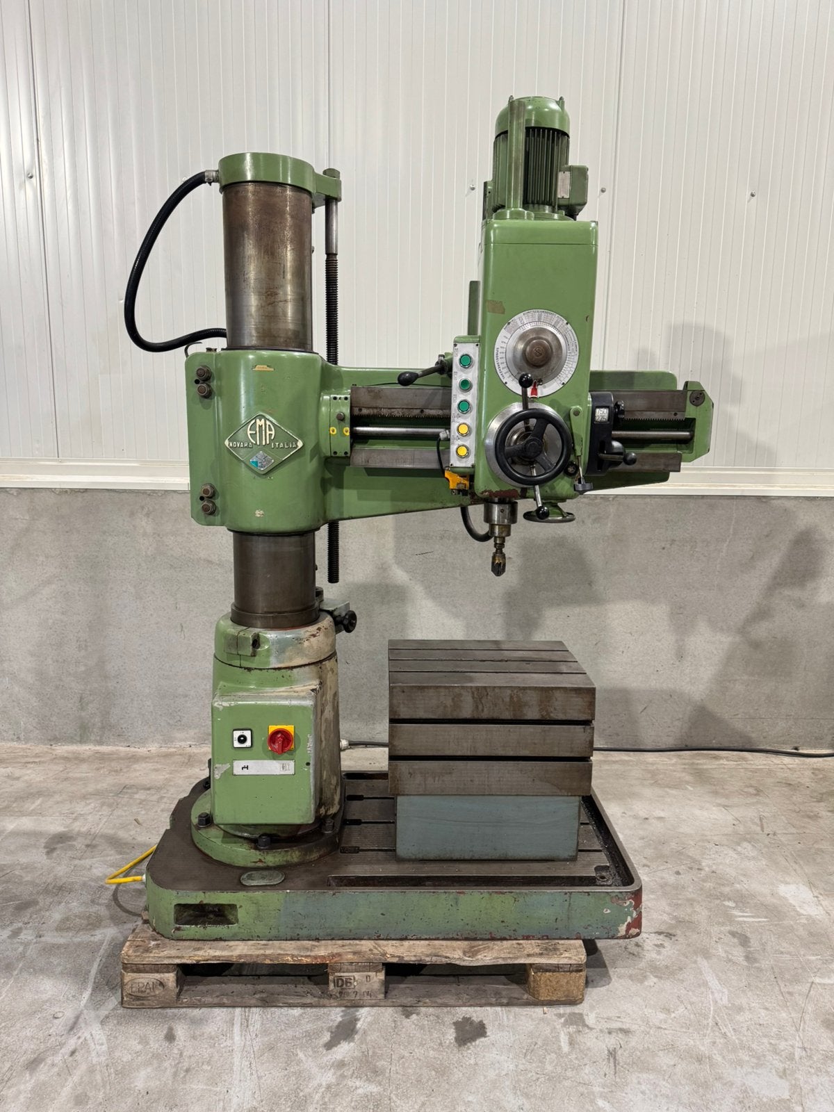 EMA NOVARA 900 x 40mm Radiaalboormachine, Ophalen, 600 watt of meer, Variabele snelheid, Overige typen