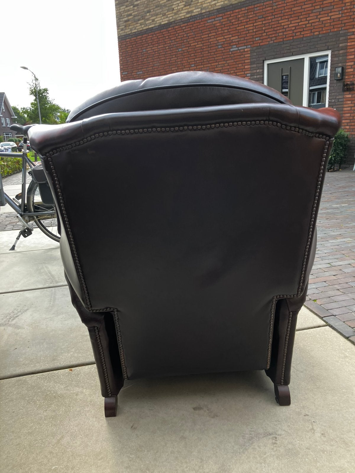 Chesterfield stoel met voetenbank, Huis en Inrichting, Stoelen, Ophalen, Zo goed als nieuw, Bruin, Eén
