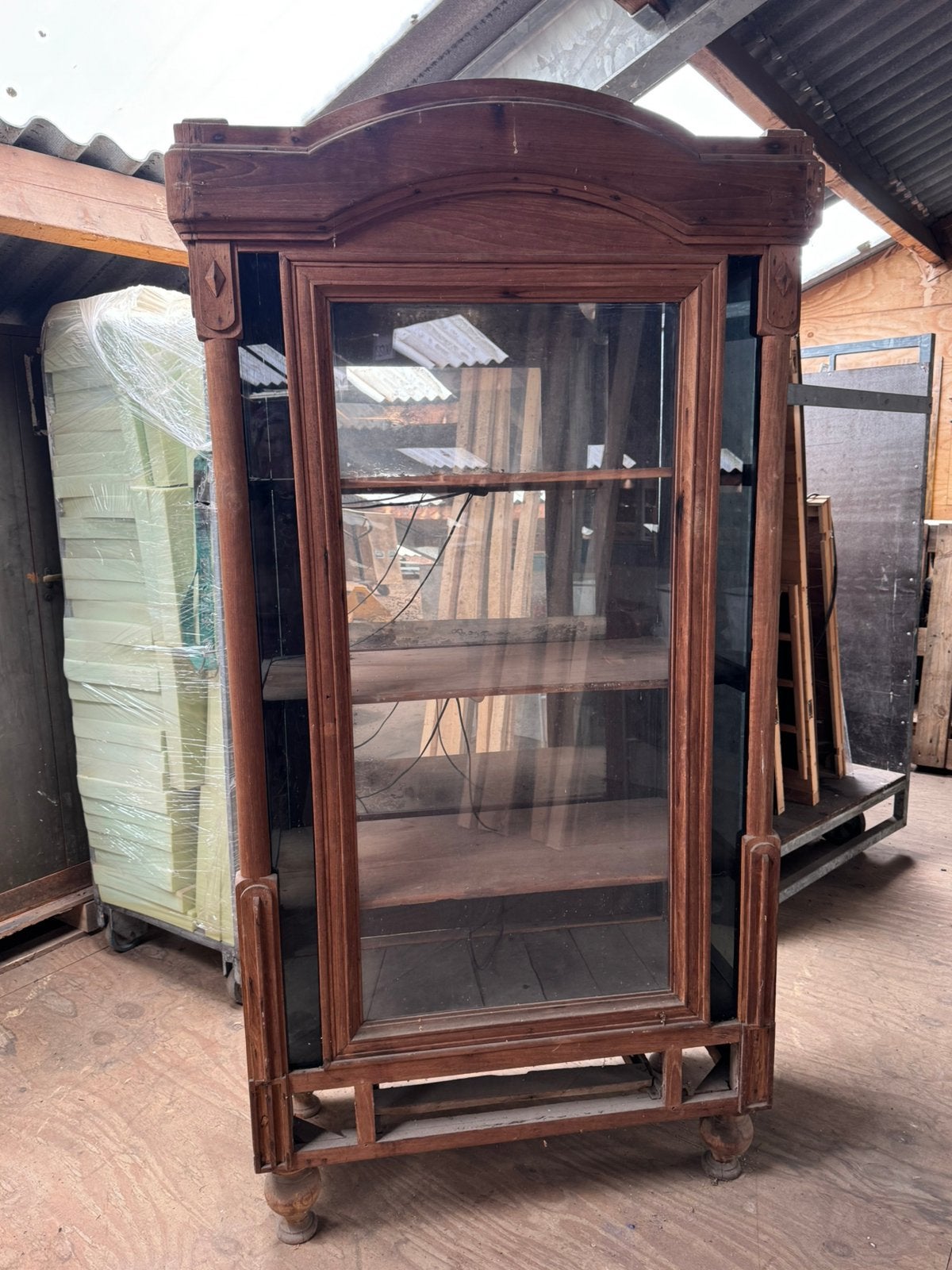 Indonesische vitrine winkelkast, Antiek en Kunst, Antiek | Meubels | Kasten, Ophalen