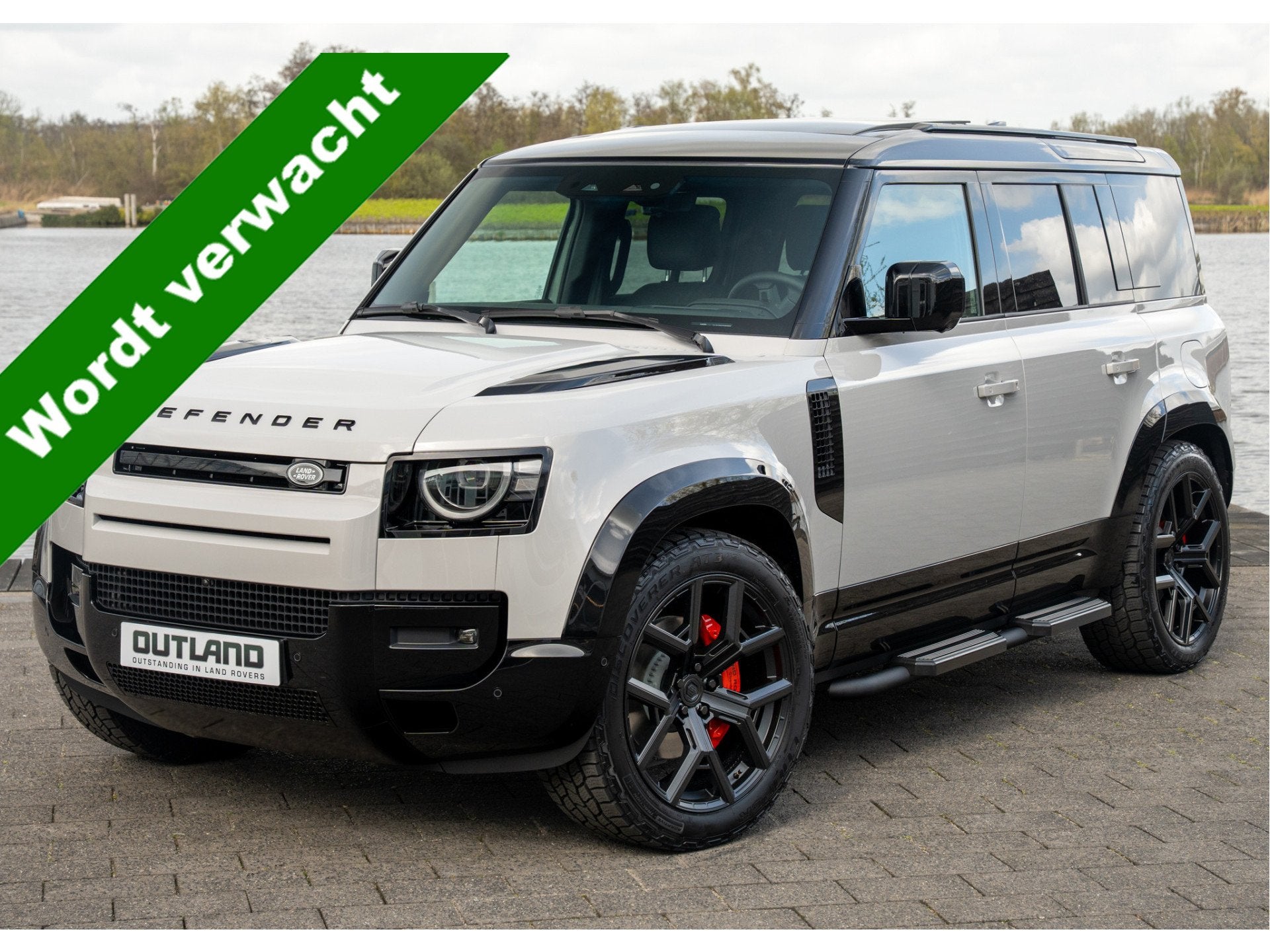 Land Rover Defender 110 P300e 110 X-Dynamic HSE | VERWACHT |, Auto's, Gebruikt, Zwart, 4 cilinders, 3000 kg