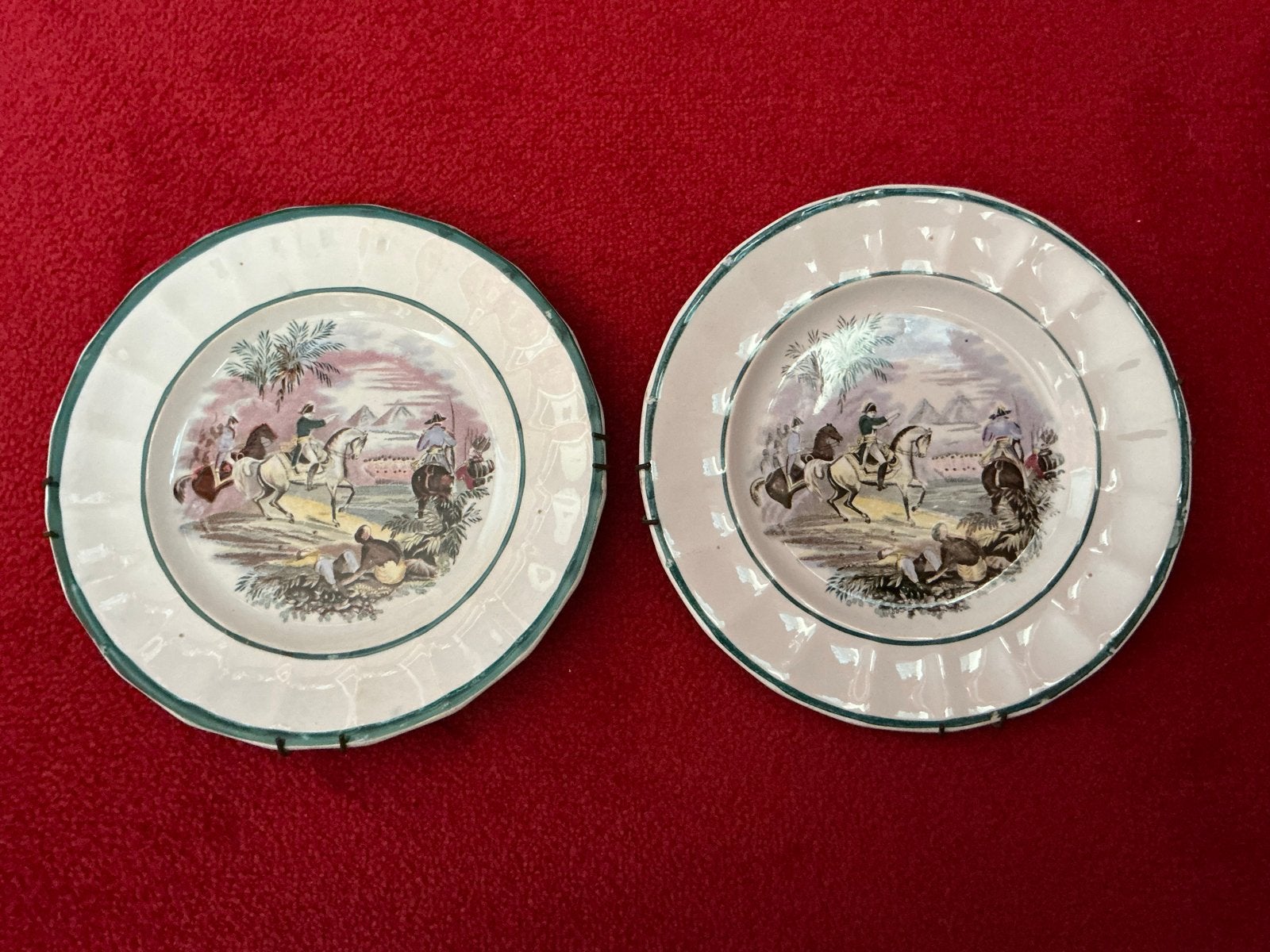 2 antieke borden ❤️ Napoleon piramides Pierre Regout, Antiek en Kunst, Ophalen of Verzenden