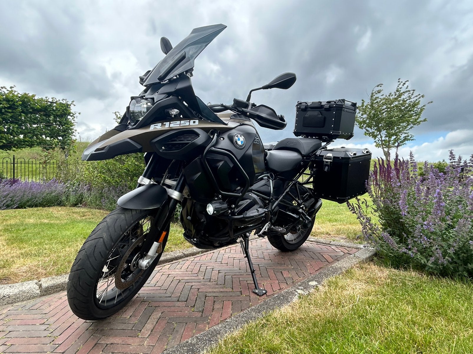 BMW GS 1250 ADVENTURE Kalamata kleur met Akrapovic uitlaat., 2 cilinders, Sportuitlaat, Gebruikt, Particulier