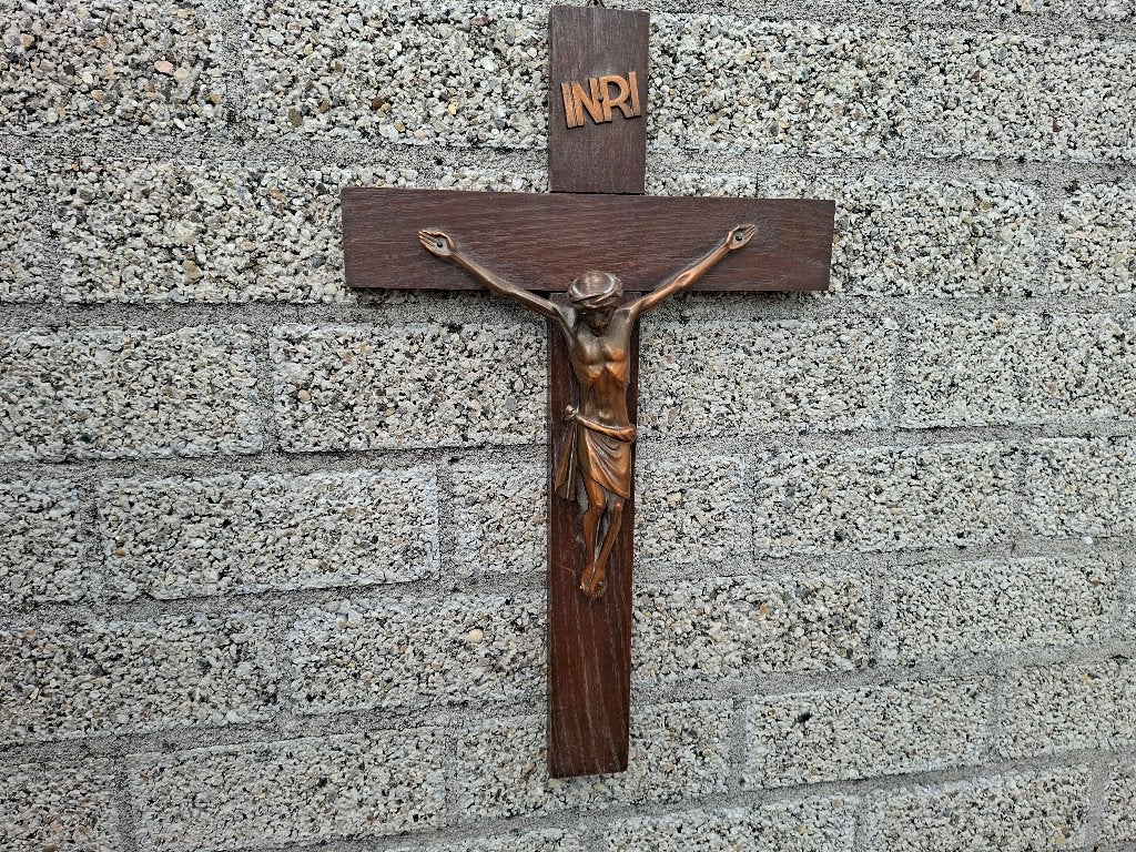 grote hangende eiken kruis met christus brons, Antiek en Kunst, Ophalen of Verzenden