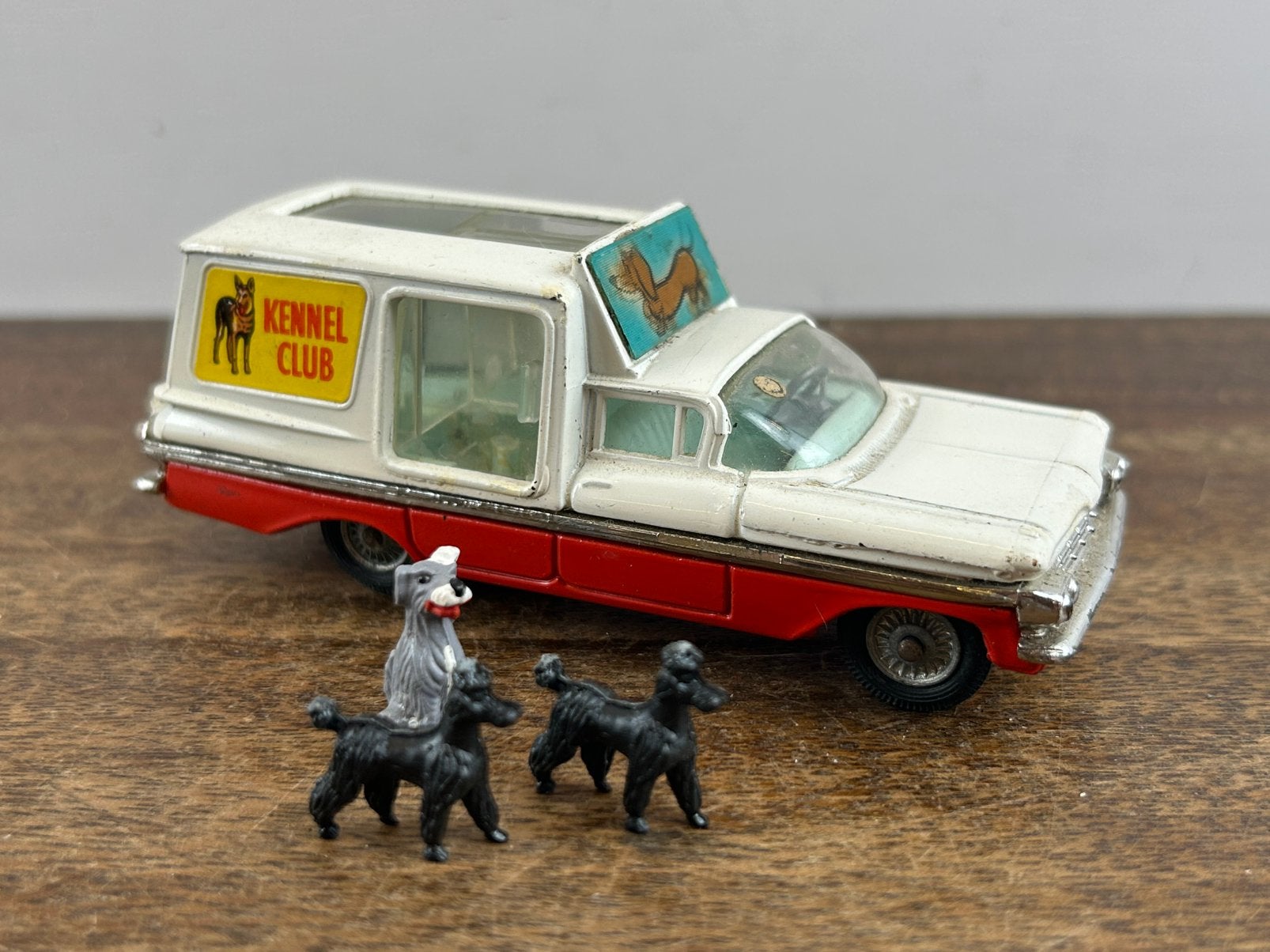 Corgi Toys 486 Chevrolet Impala Kennel Service Wagon, Ophalen of Verzenden, Zo goed als nieuw, Auto, Corgi