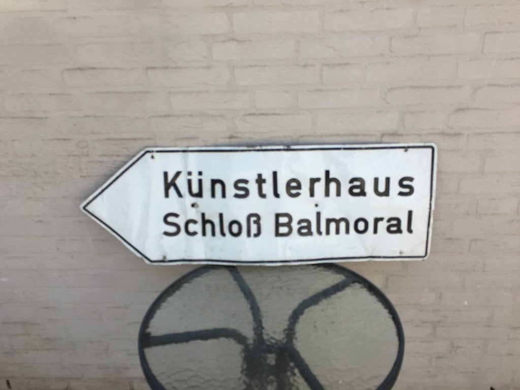 metalen verkeersbord Duitsland Schloss Balmoral groot, Verzamelen, Ophalen of Verzenden, Reclamebord