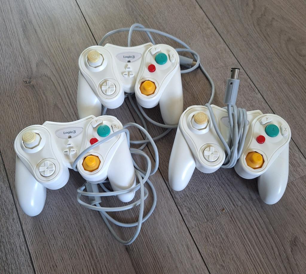 3x Logic3 GameCube controllers wit werkend, Spelcomputers en Games, Spelcomputers | Nintendo GameCube, Ophalen of Verzenden, Zo goed als nieuw