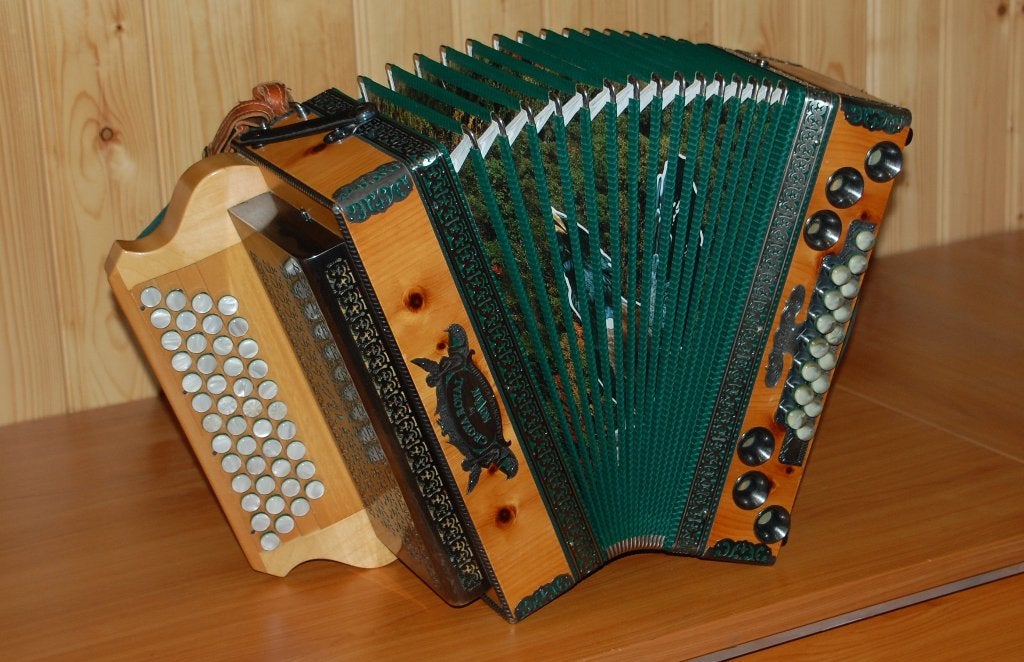 Steirische harmonica Novak GCFB, Muziek en Instrumenten, Gebruikt, Overige formaten, Met koffer, Ophalen