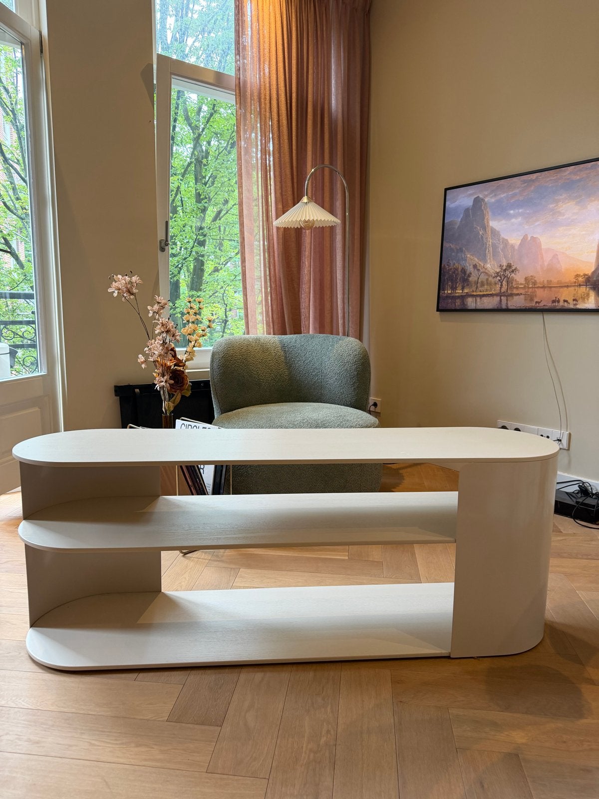 Stijlvolle ovale salontafel/tv-meubel met 2 lagen van FEST, Ophalen, 100 tot 150 cm, 50 tot 100 cm, Zo goed als nieuw