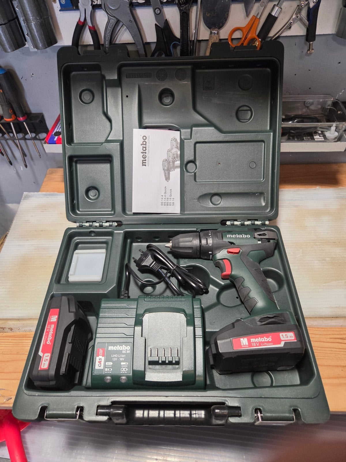 Metabo Accuboormachine met 2 accu's en lader in koffer, 600 watt of meer, Variabele snelheid, Nieuw, Ophalen of Verzenden