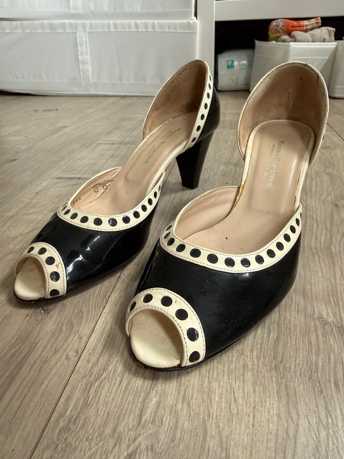 Bijzondere vintage peeptoe pumps van Maison de Bonneterie, Ophalen of Verzenden, Zo goed als nieuw, Blauw