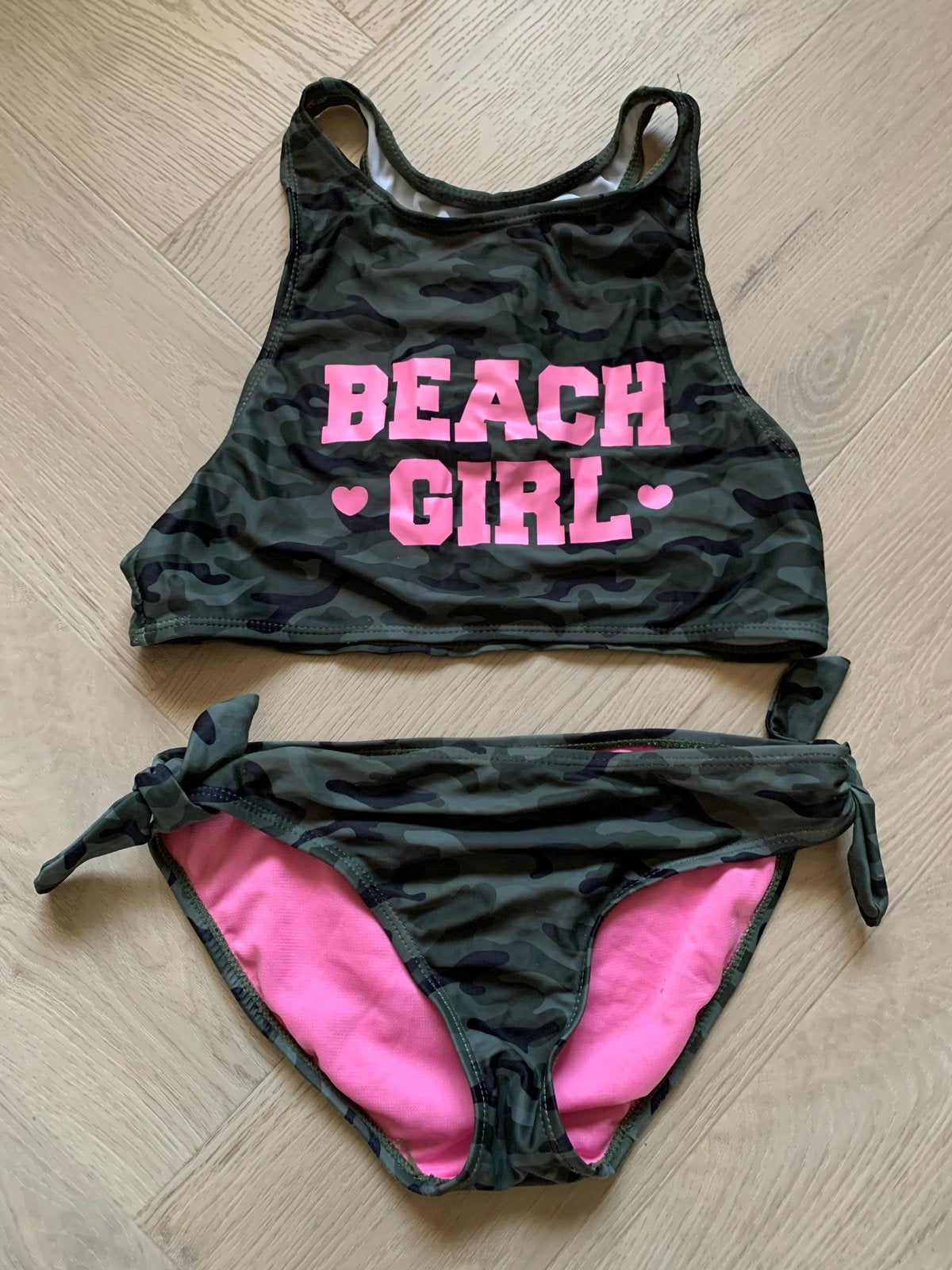 Stoere camouflage bikini met roze 'Beach Girl' opdruk, Ophalen of Verzenden, Meisje, Sport- of Zwemkleding