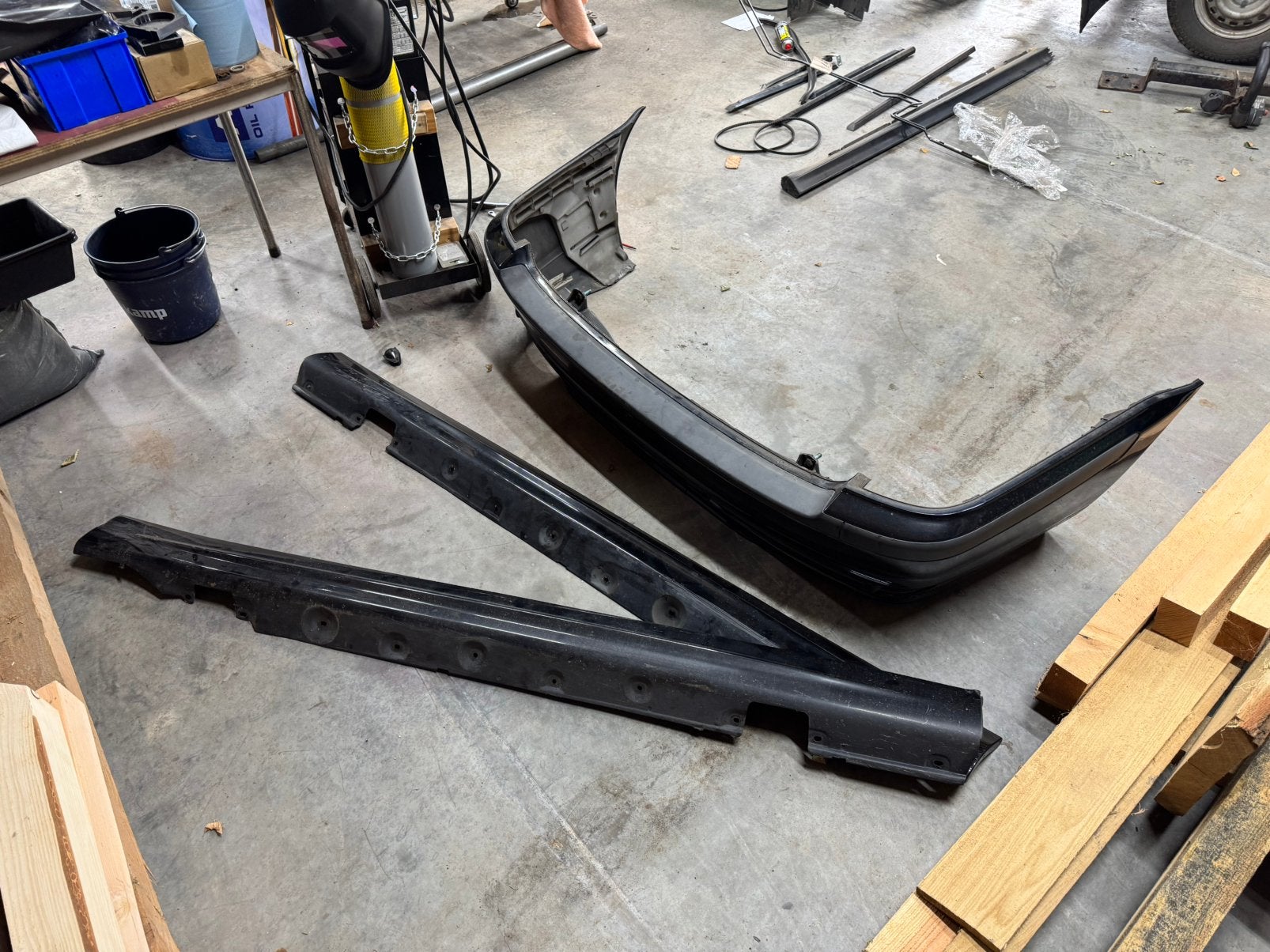 E46 touring achterbumper met pdc + side skirts in zwart, Auto-onderdelen, Ophalen, BMW, Bumper