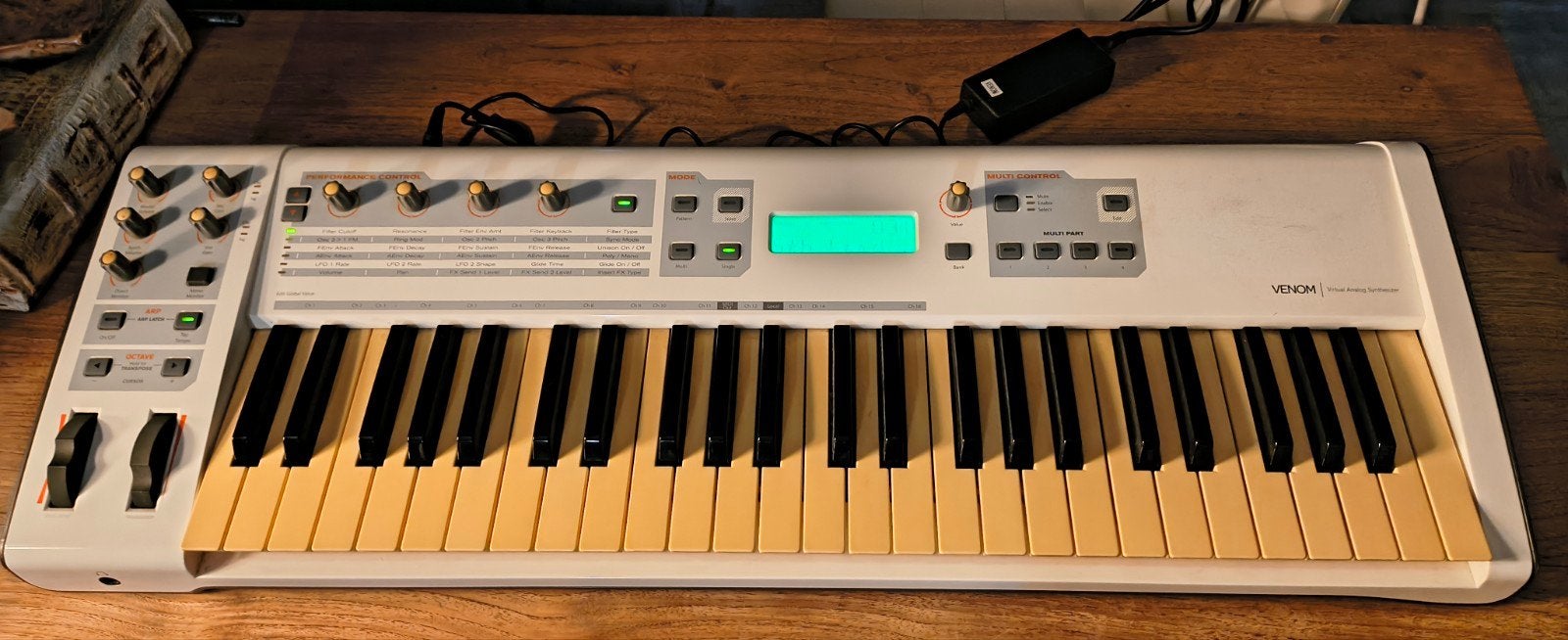 M-Audio Venom - Virtuele Analoge Synthesizer, Gebruikt, Met midi-aansluiting, Ophalen, 49 toetsen