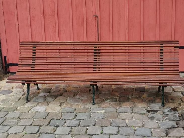 bank met drie gietijzeren poten en 26 (zesentwintig!) latten, Ophalen