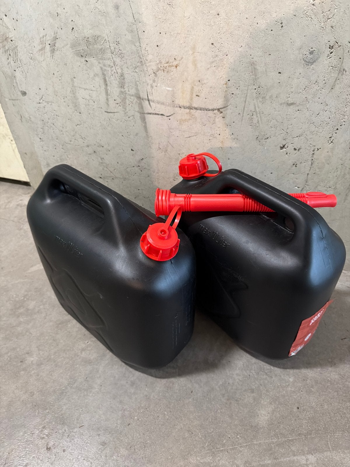 Set van 2 benzine jerrycans 10L per stuk, Auto diversen, Ophalen, Gebruikt