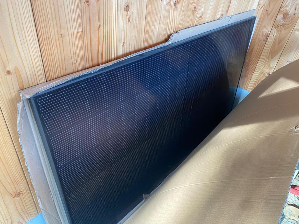 1 Zonnepaneel met scheuren glaswerk, Ophalen