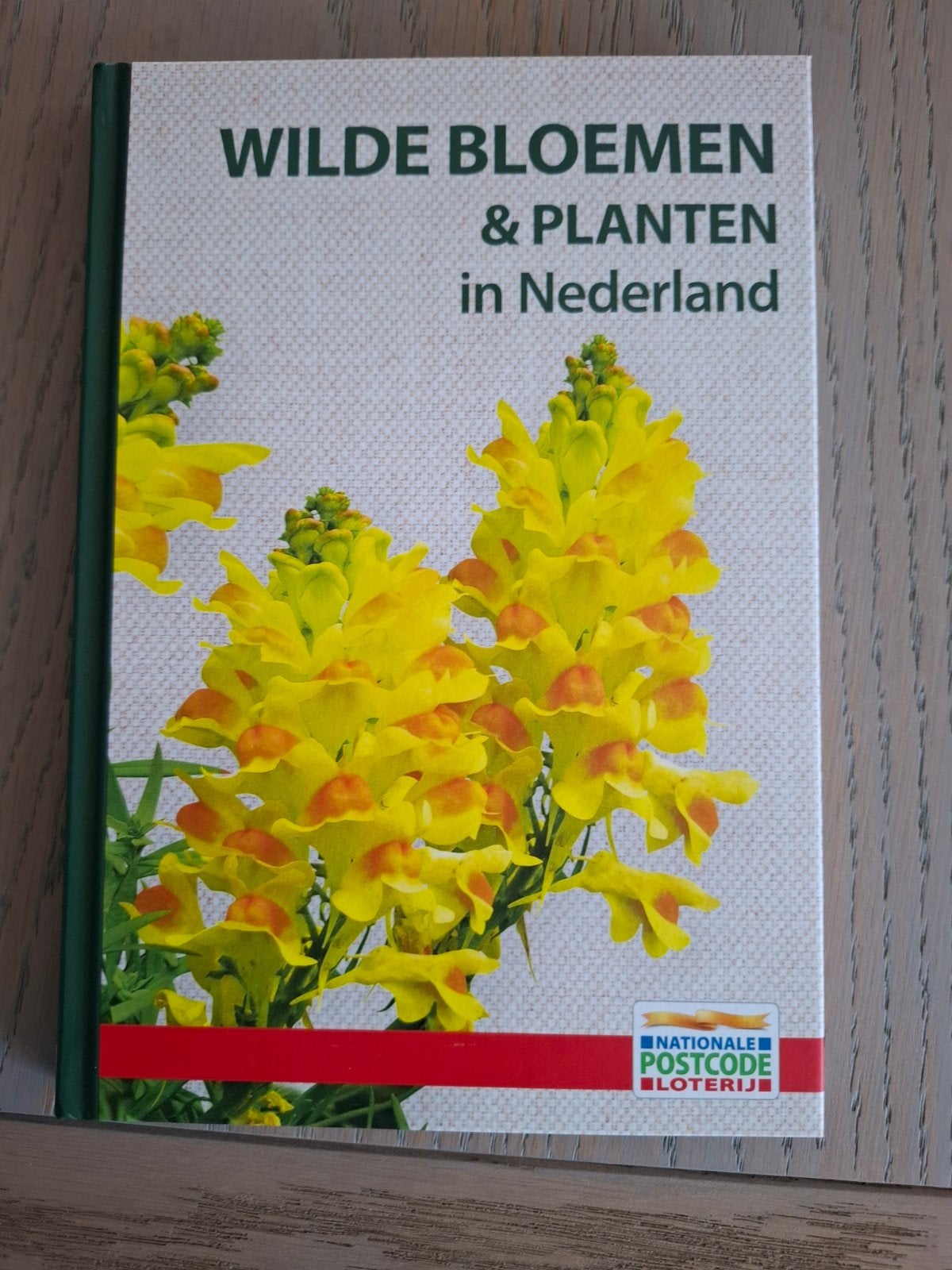 Wilde Bloemen & Planten in Nederland - Veldgids & Boek, Boeken, Ophalen of Verzenden, Nieuw, Bloemen, Planten en Bomen, Nationale Postcode Loterij (uitgever)