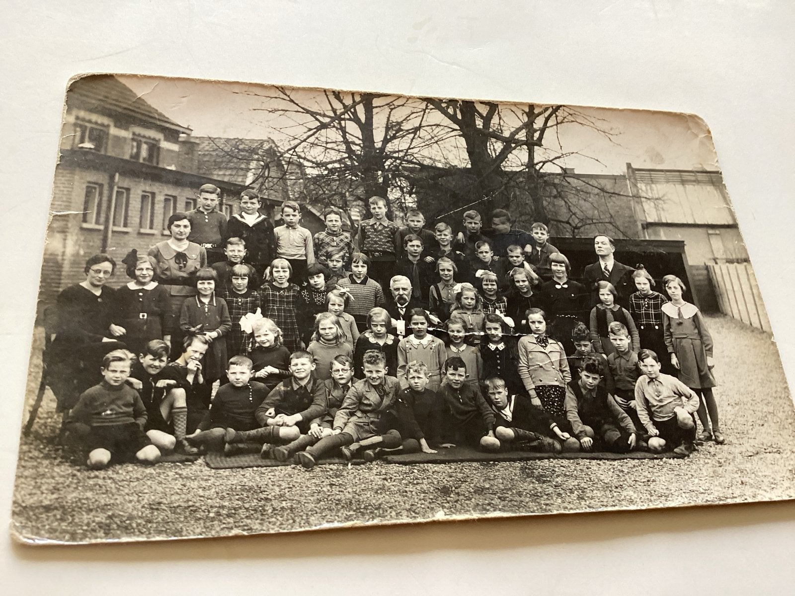 Deventer schoolfoto van kinderen en leraren, voor 1940, Gebruikt, Foto, Ophalen of Verzenden, Voor 1940