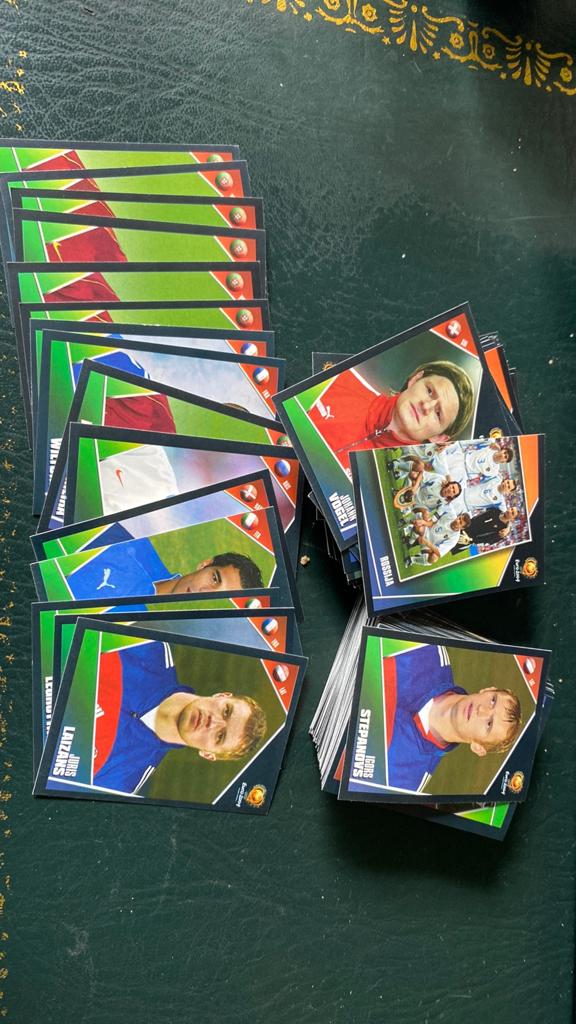 200 x panini euro 2004, Ophalen of Verzenden, Zo goed als nieuw, Buitenlandse clubs, Poster, Plaatje of Sticker